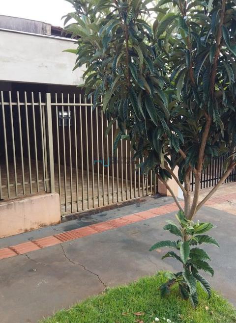 Casa à venda na Zona Norte em Londrina, com 2 quartos