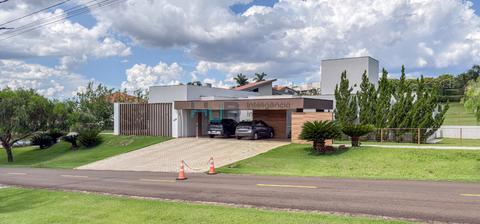 Casa à venda no Condomínio Terras de Canaã, com 3 quartos, com 266 m²